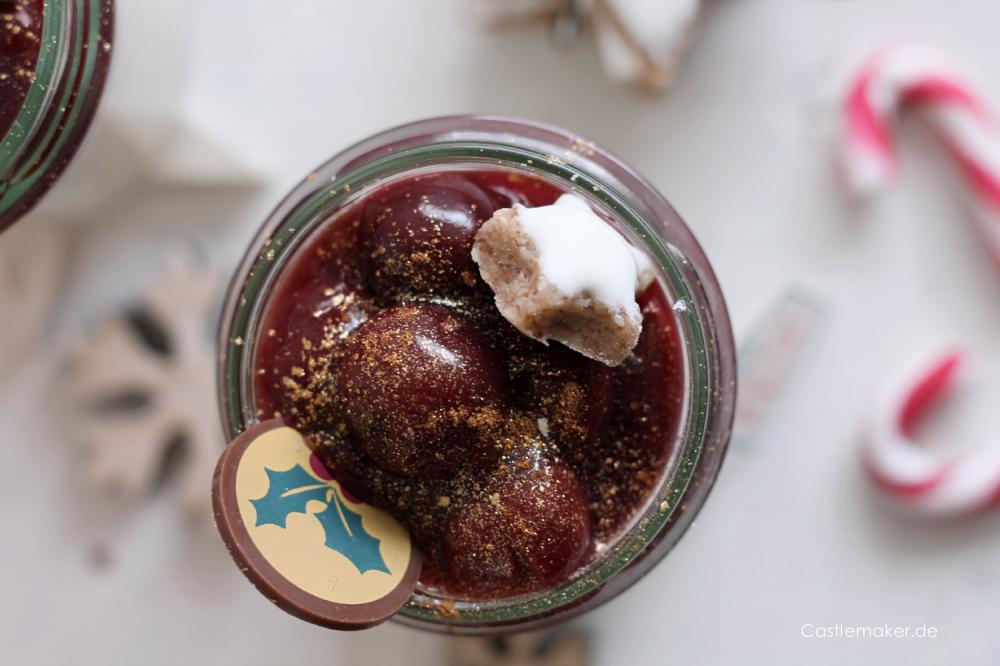 joghurt-panna-cotta-mit-zimt-und-punschkirschen-dessert-im-glas ...